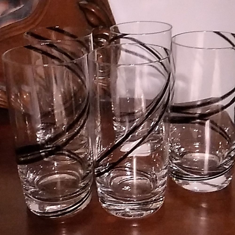 Black Twist Pattern Glasses